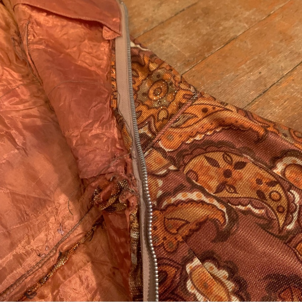 🍂60s Metallic Paisley Dress🍂 - Picture 9 of 9